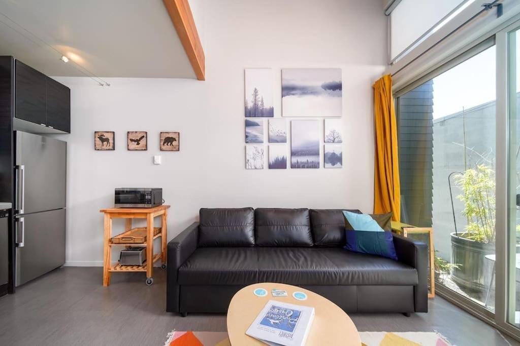 #stayinmydistrict Buckman Spacious Modern Rowhouse