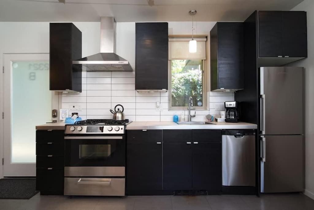 #stayinmydistrict Buckman Spacious Modern Rowhouse Holiday home *